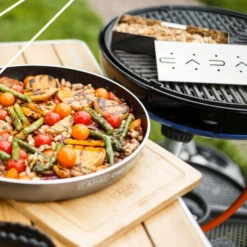 Boite De Fumage Smokerbox Pour Barbecue Cadac Au Charbon Et Au Gaz 5 Boite De Fumage Smokerbox Pour Barbecue Cadac Au Charbon Et Au Gaz -Meilleur Endroit Barbecue 98312v fumoir cadac ambiance1