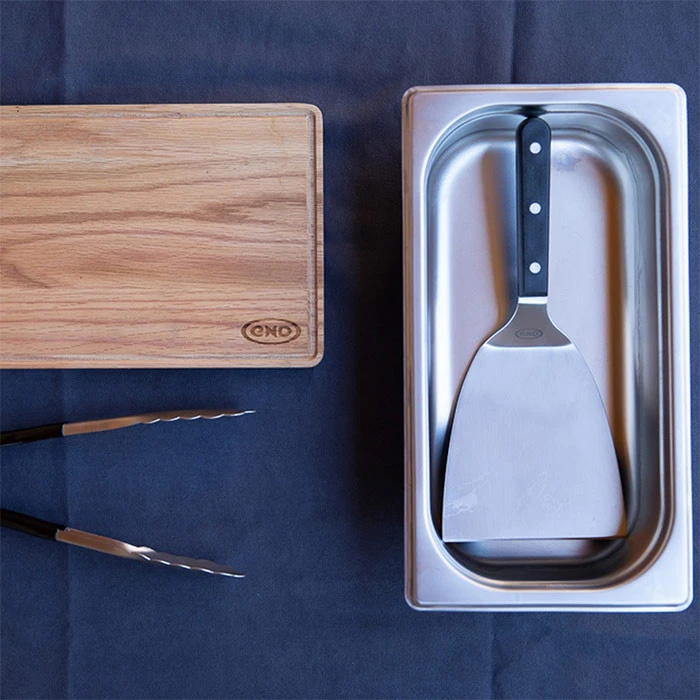 Coffret Du Chef Pour Plancha Eno : Planche à Découper, Spatule, Pince Et Bac 2 Coffret Du Chef Pour Plancha Eno : Planche à Découper, Spatule, Pince Et Bac – Image 2