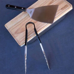 Coffret Du Chef Pour Plancha Eno : Planche à Découper, Spatule, Pince Et Bac 11 Coffret Du Chef Pour Plancha Eno : Planche à Découper, Spatule, Pince Et Bac -Meilleur Endroit Barbecue coffret du chef eno 6