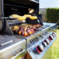 Rôtissoire Inox Pour Barbecue Napoleon Prestige PRO 500 Et Lex 485 9 Rôtissoire Inox Pour Barbecue Napoleon Prestige PRO 500 Et Lex 485 -Meilleur Endroit Barbecue pro500rsib 2 close up food on grill gas on napoleon grills 1